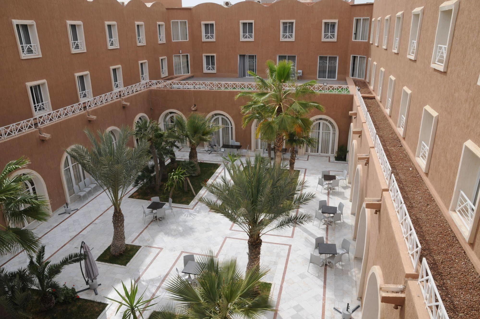 Hotel Al Massira El Aiune Exterior foto